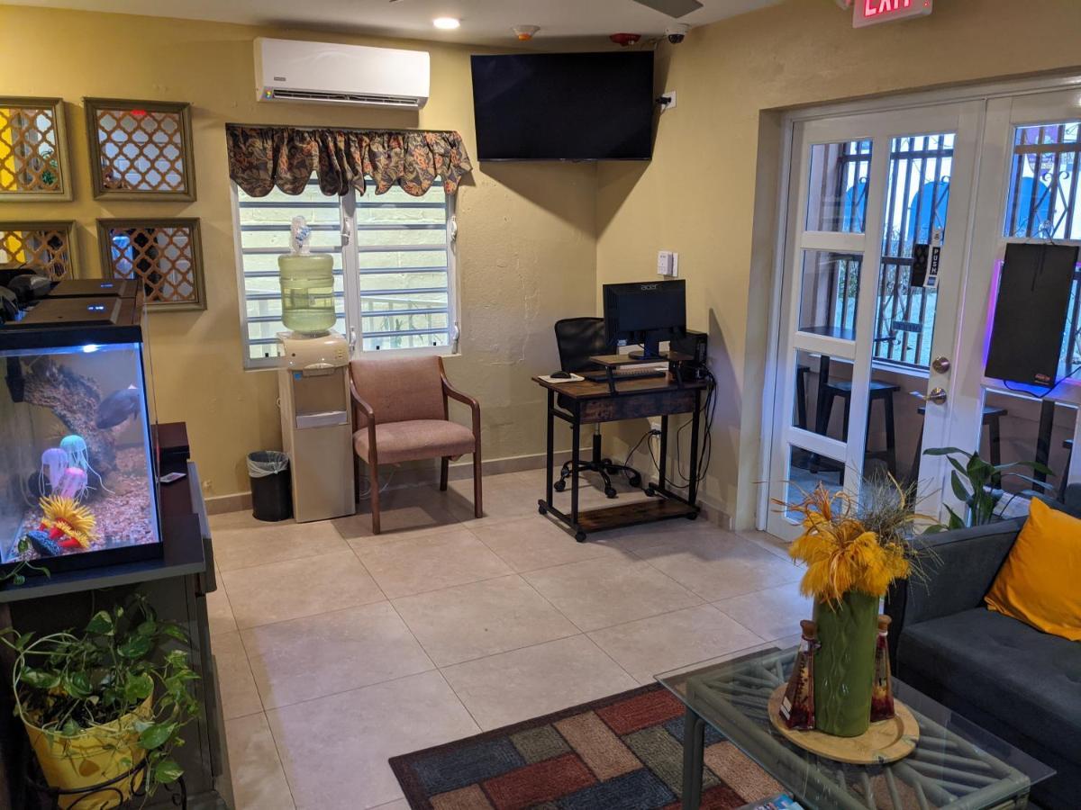 Midtown Guest House Charlotte Amalie Exterior photo